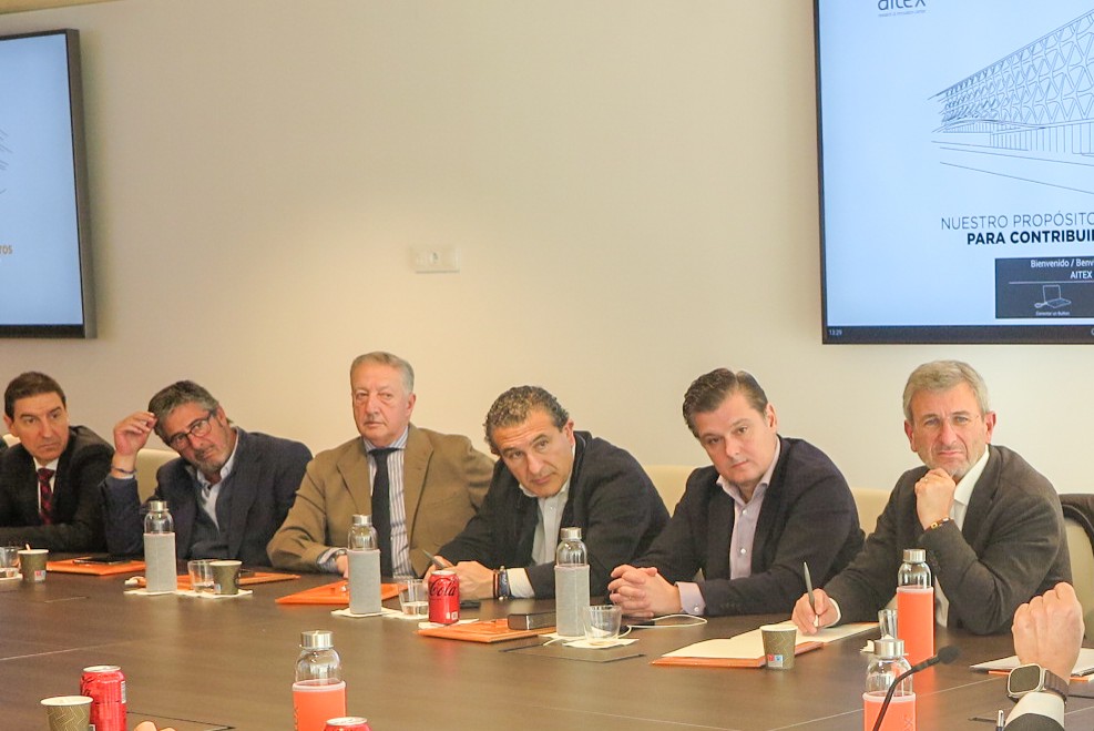 Asistiendo al consejo de diciembre 2023 en la nueva sede