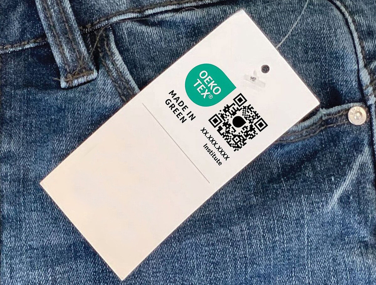 csm_Labelling_Mockup_Jeans_e4d27a79c4 copia 2